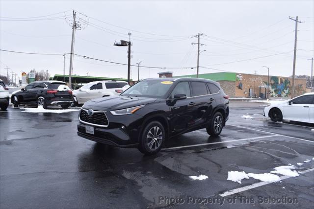 used 2021 Toyota Highlander Hybrid car, priced at $32,900