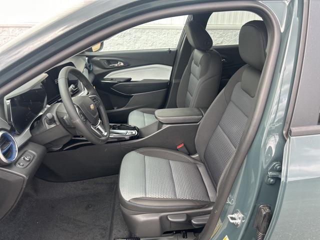 new 2025 Chevrolet Trax car, priced at $25,525