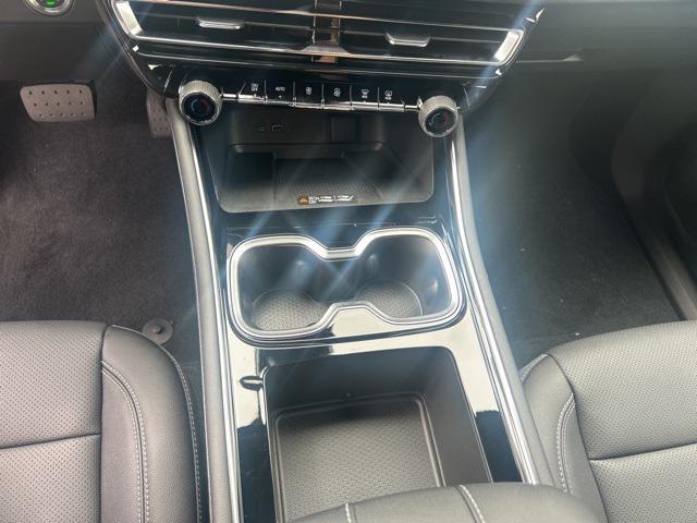 new 2025 Chevrolet Traverse car, priced at $50,450