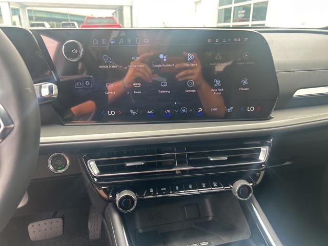 new 2025 Chevrolet Traverse car, priced at $50,450