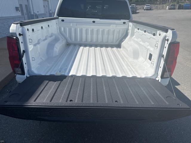 new 2025 Chevrolet Colorado car
