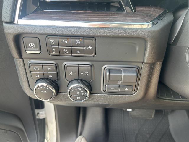new 2025 Chevrolet Suburban car