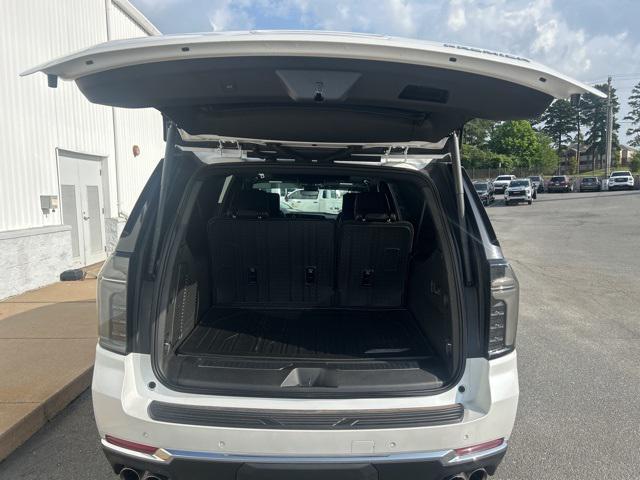 new 2025 Chevrolet Suburban car