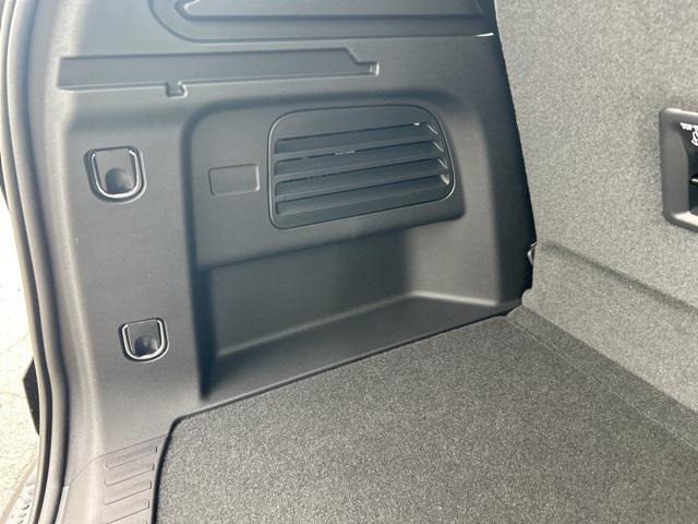 new 2025 Chevrolet Traverse car