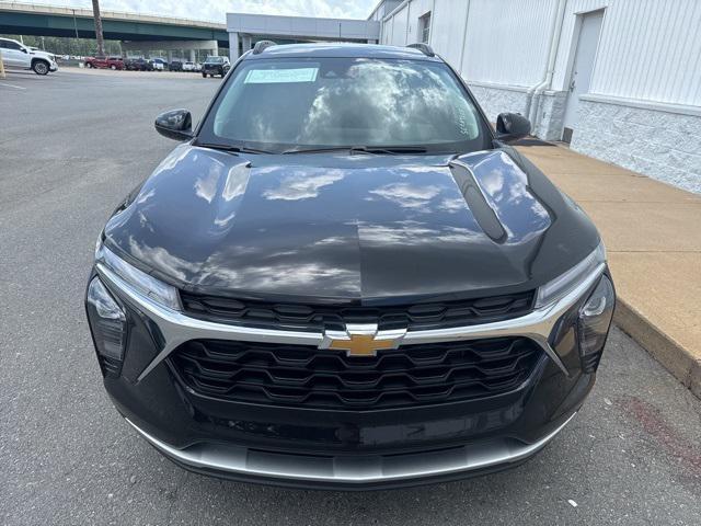 new 2025 Chevrolet Trax car, priced at $25,525