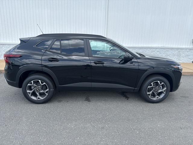 new 2025 Chevrolet Trax car, priced at $25,525