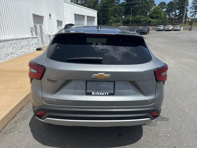 new 2025 Chevrolet Trax car, priced at $25,015