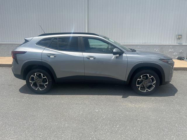 new 2025 Chevrolet Trax car, priced at $25,800