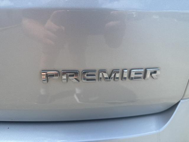 used 2021 Chevrolet Traverse car, priced at $26,004