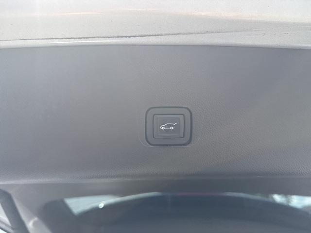 used 2021 Chevrolet Traverse car, priced at $26,004