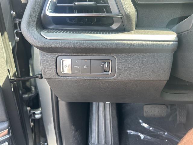 new 2025 Chevrolet Traverse car
