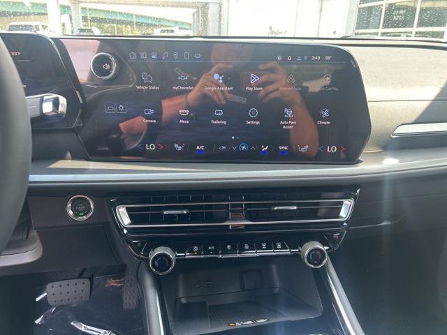 new 2025 Chevrolet Traverse car