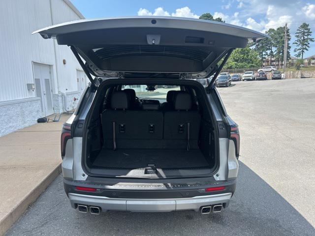 new 2025 Chevrolet Traverse car