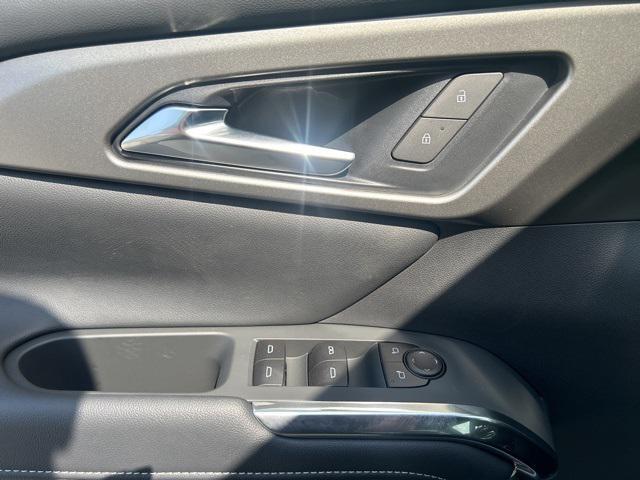 new 2025 Chevrolet Traverse car