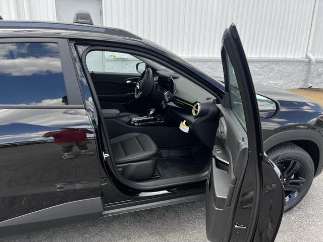 new 2025 Chevrolet Trax car