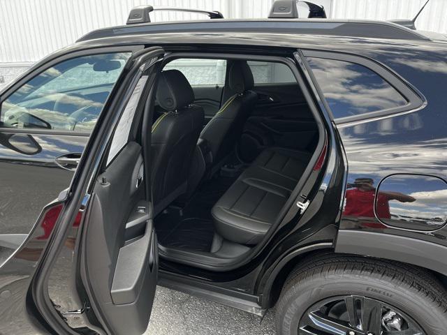 new 2025 Chevrolet Trax car