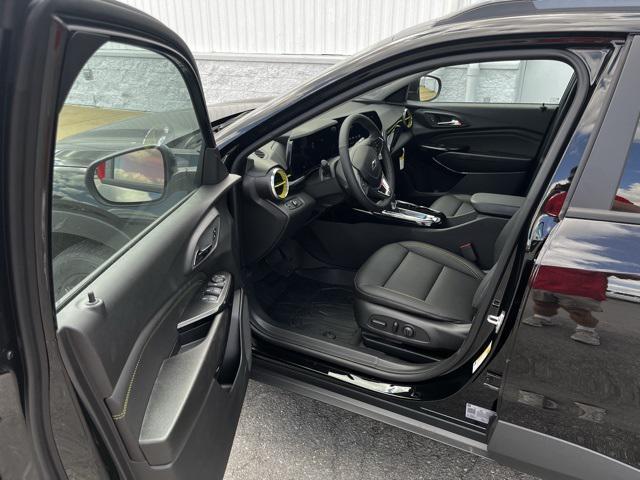 new 2025 Chevrolet Trax car