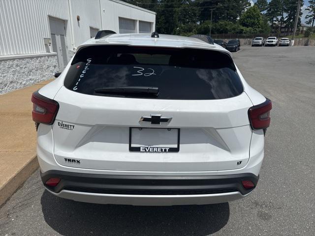 new 2025 Chevrolet Trax car, priced at $25,284