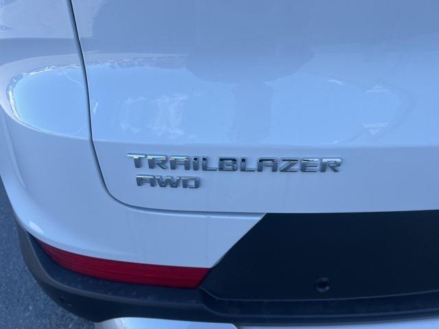 new 2025 Chevrolet TrailBlazer car, priced at $28,125