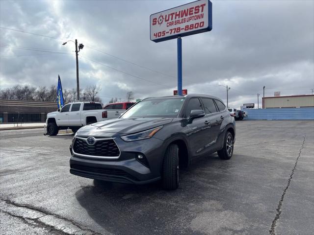 used 2021 Toyota Highlander Hybrid car, priced at $23,998