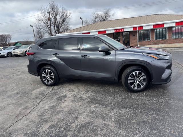 used 2021 Toyota Highlander Hybrid car, priced at $23,998