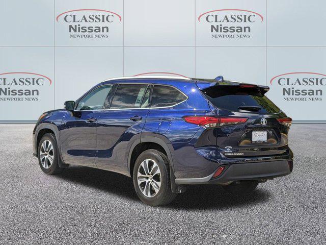 used 2022 Toyota Highlander car, priced at $33,437