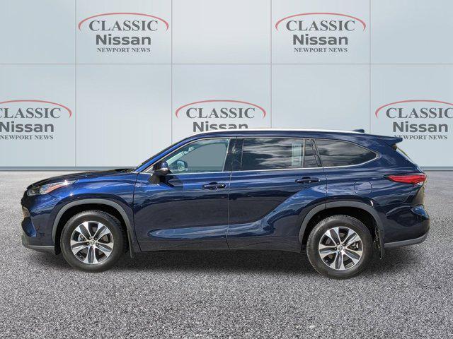 used 2022 Toyota Highlander car, priced at $33,437