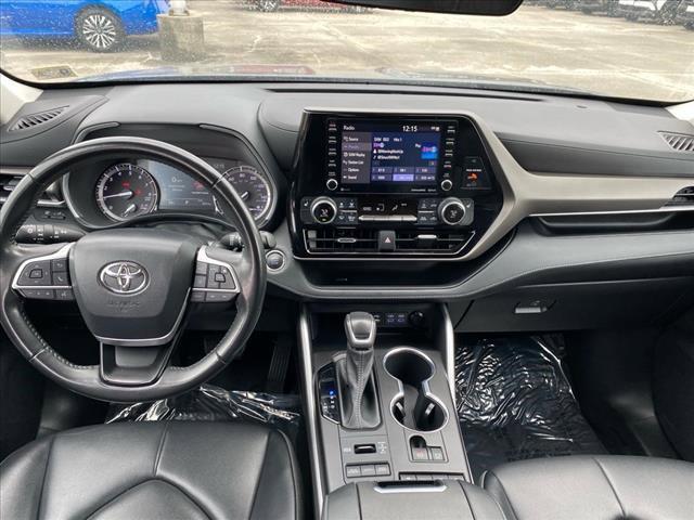 used 2022 Toyota Highlander car, priced at $34,352