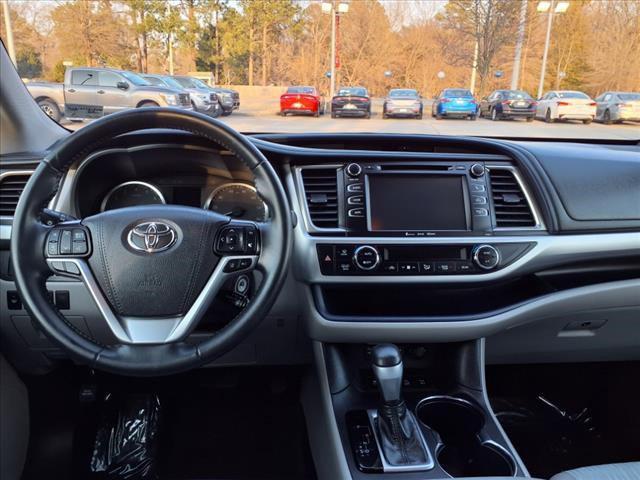 used 2019 Toyota Highlander car, priced at $20,686