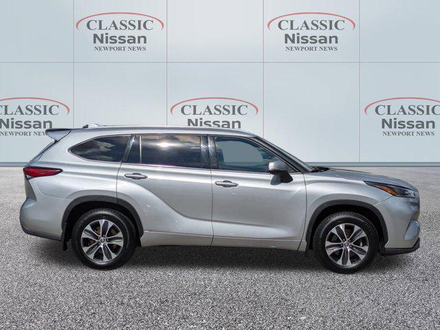 used 2021 Toyota Highlander car, priced at $26,726