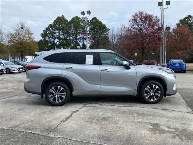 used 2021 Toyota Highlander car, priced at $27,714