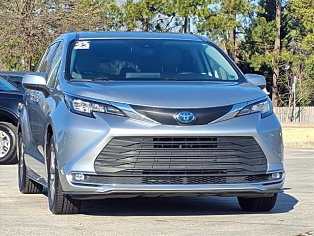 used 2023 Toyota Sienna car, priced at $39,129