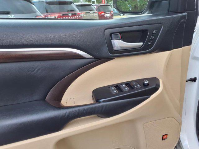 used 2015 Toyota Highlander car, priced at $17,483