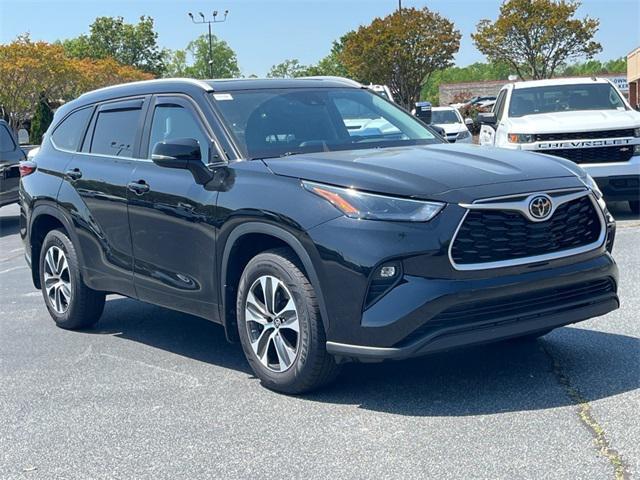 used 2023 Toyota Highlander car, priced at $38,000