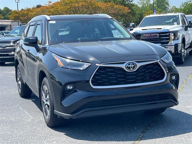 used 2023 Toyota Highlander car, priced at $37,000