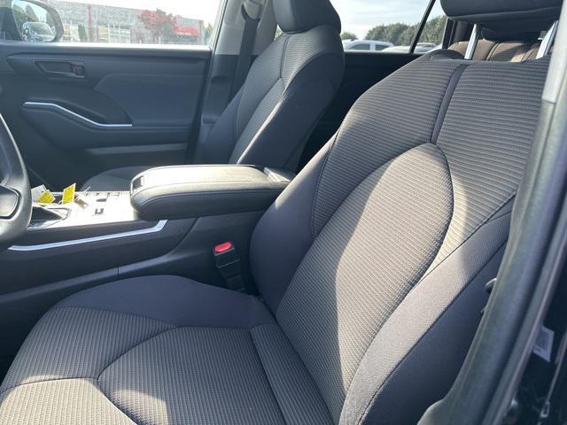 used 2023 Toyota Highlander car, priced at $32,950