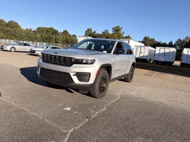 used 2024 Jeep Grand Cherokee car, priced at $32,000