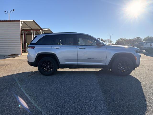 used 2024 Jeep Grand Cherokee car, priced at $32,000
