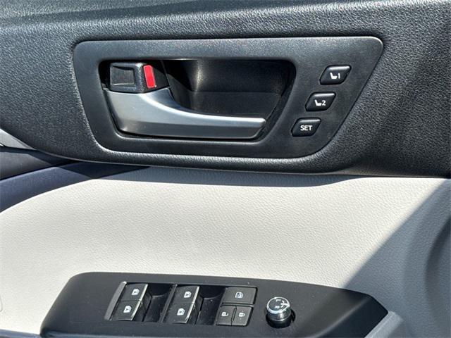 used 2018 Toyota Highlander car, priced at $21,750