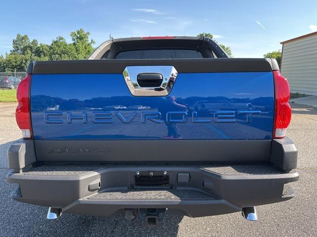 used 2003 Chevrolet Avalanche car, priced at $16,895