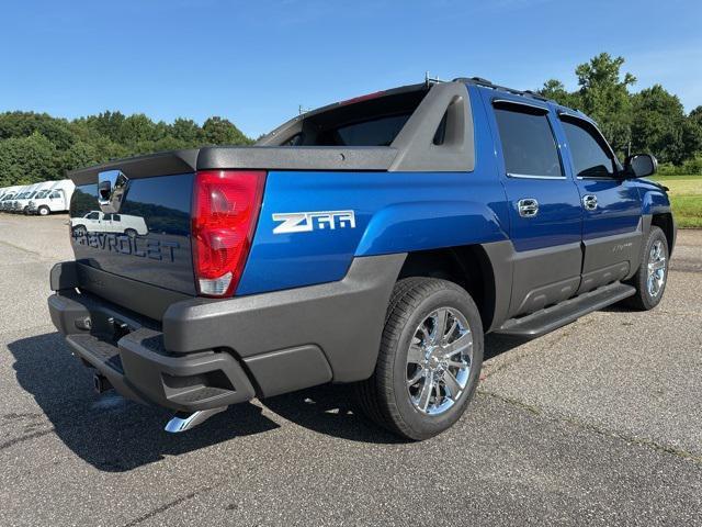 used 2003 Chevrolet Avalanche car, priced at $16,895