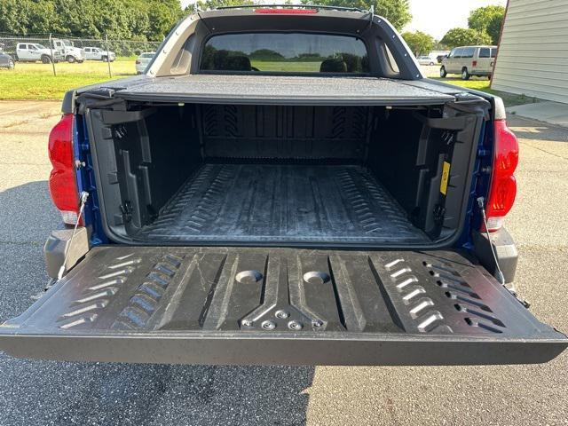 used 2003 Chevrolet Avalanche car, priced at $16,895