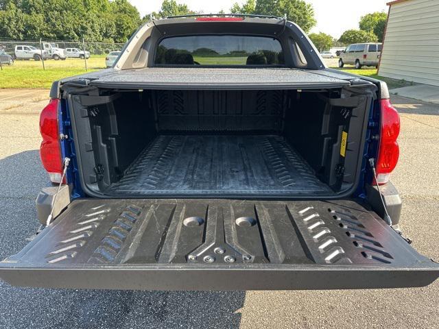 used 2003 Chevrolet Avalanche car, priced at $16,895