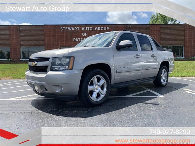 used 2007 Chevrolet Avalanche car, priced at $13,000