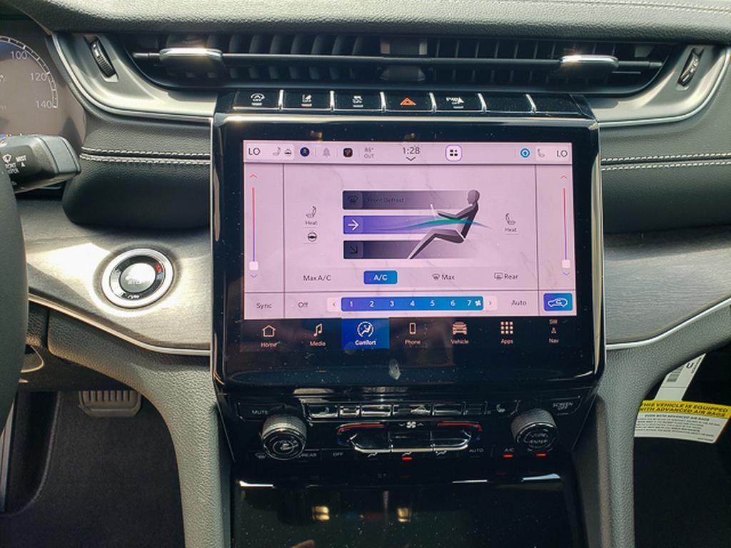 new 2025 Jeep Grand Cherokee car