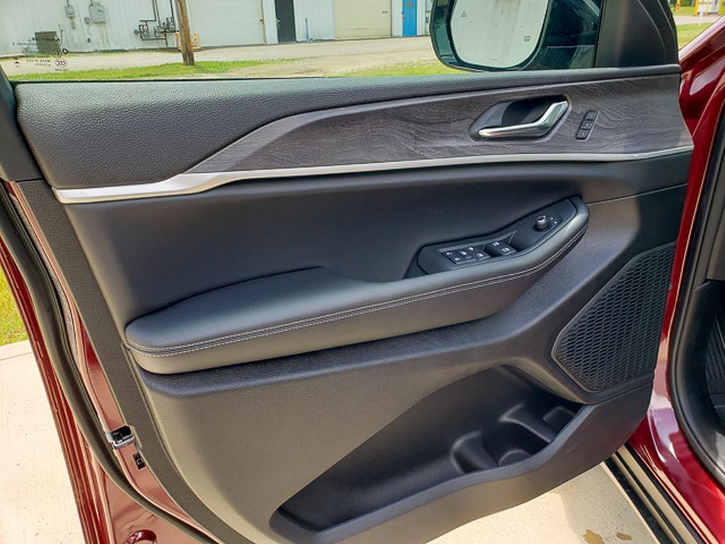 new 2025 Jeep Grand Cherokee car