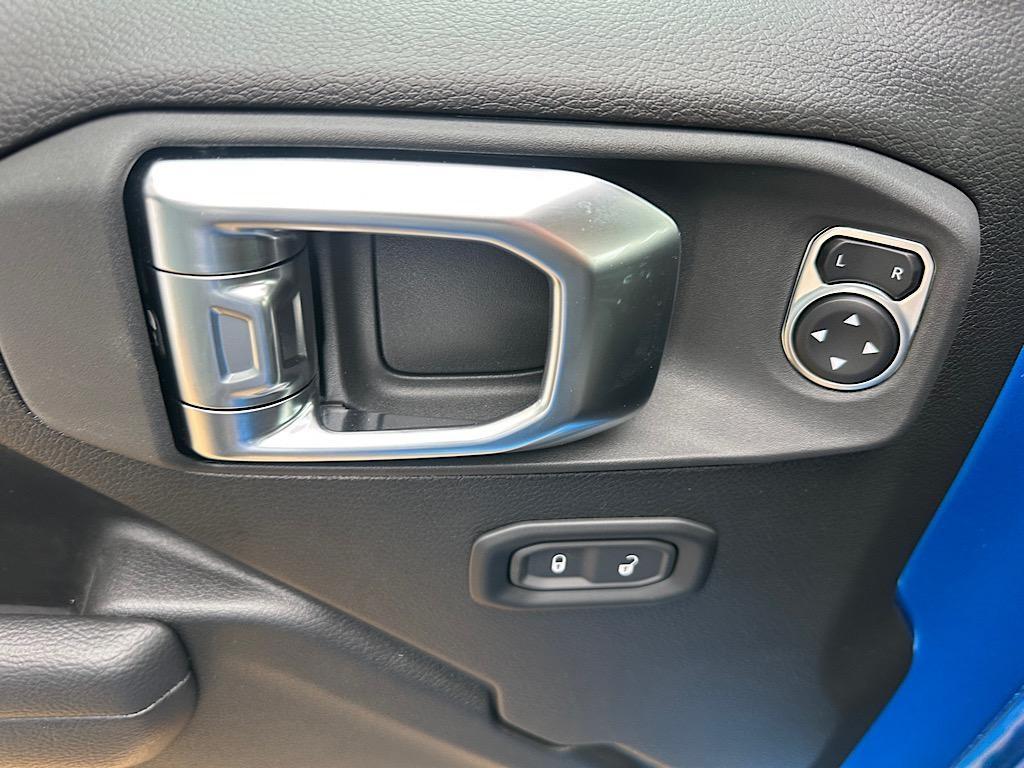 new 2025 Jeep Wrangler car, priced at $47,563