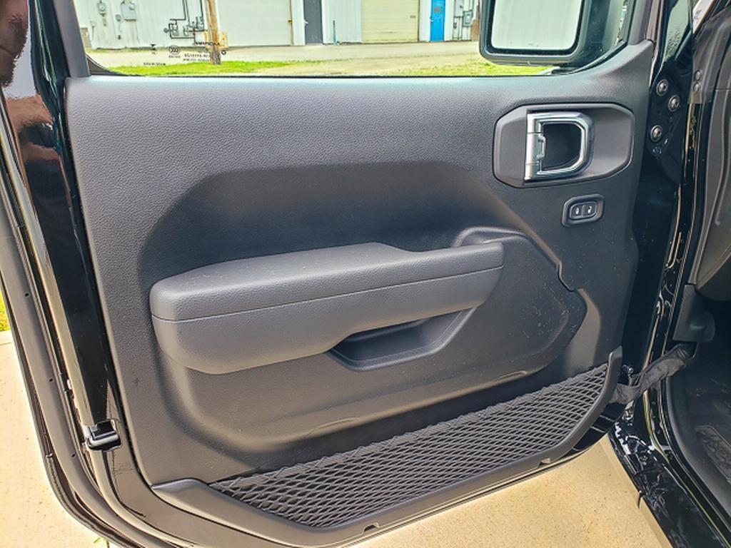 new 2025 Jeep Wrangler car