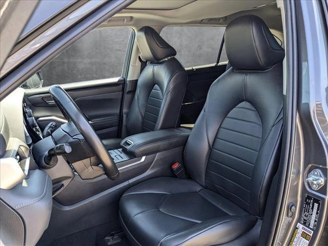 used 2022 Toyota Highlander car, priced at $34,031