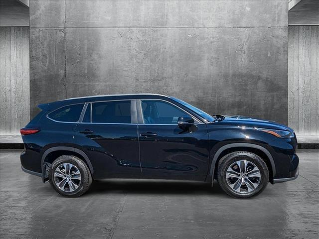 used 2023 Toyota Highlander car, priced at $37,998